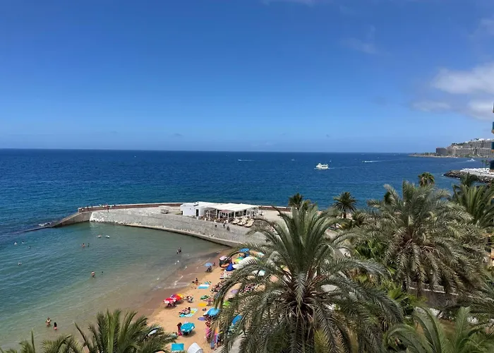 Exclusive Beachfront In - Newly Renovated Apartment