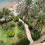 Exclusive Beachfront In - Newly Renovated Appartement *